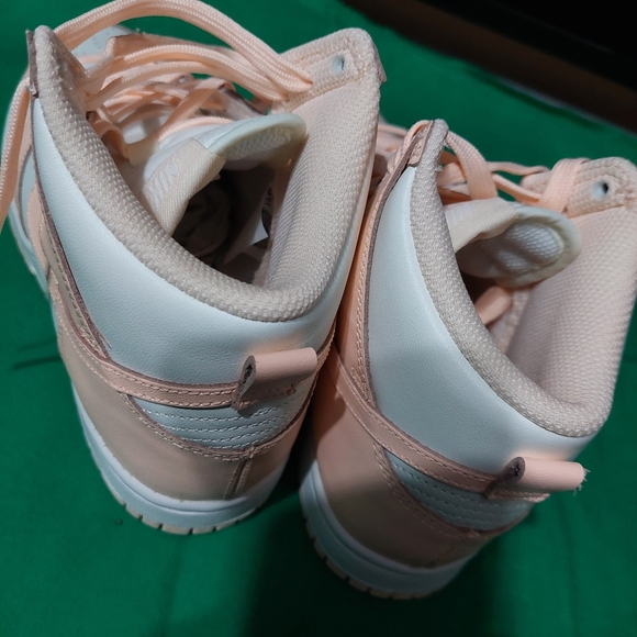 Sneaker - Picture 2 of 4